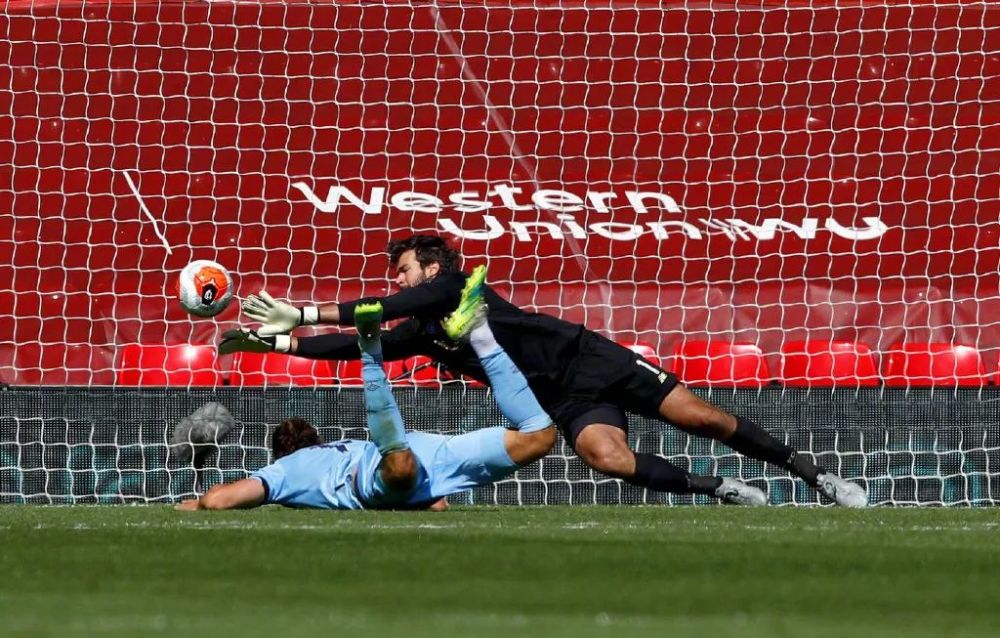  伯恩利主场顽强逼平传统豪门利物浦