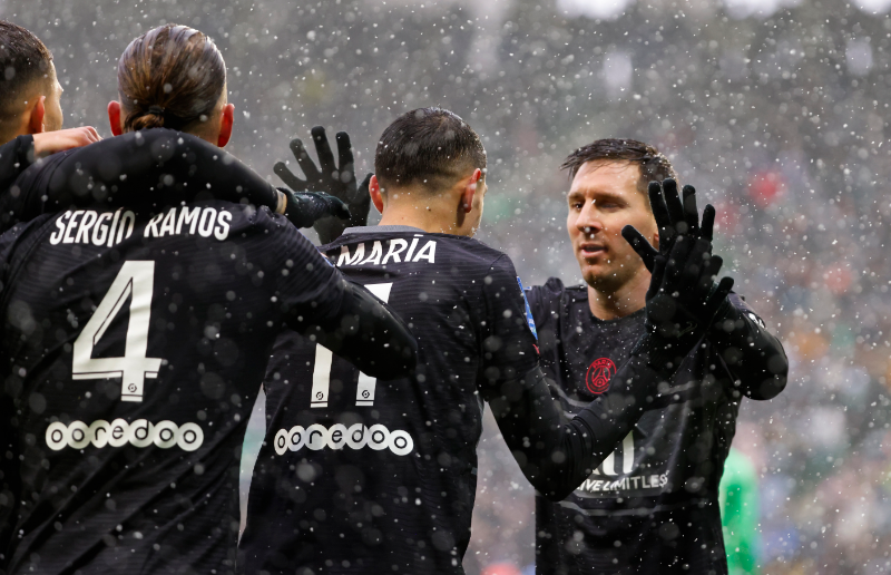  里昂锋霸状态火热复苏，帽子戏法领跑射手榜